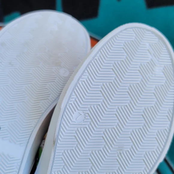 Looney Tunes Shoes Size 7 NWT - Picture 4 of 4